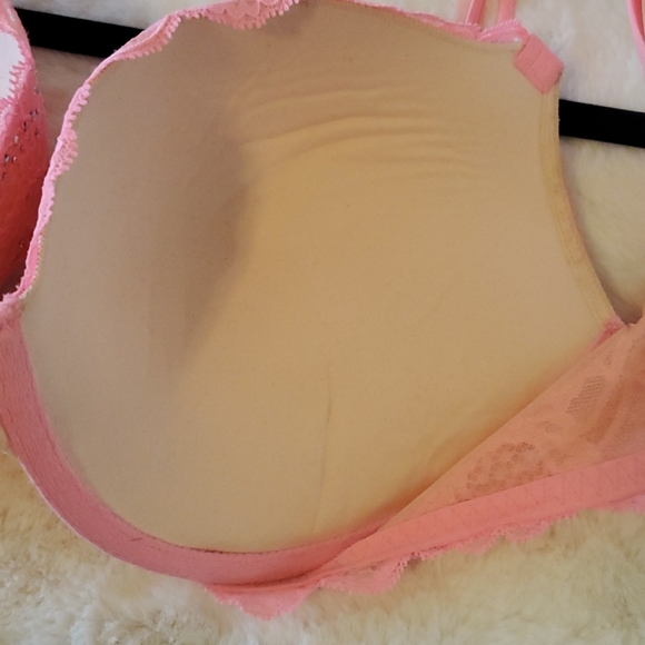 SOLD!! VICTORIA'S SECRET Pink Crystal Bra - 36DD - Picture 7 of 8